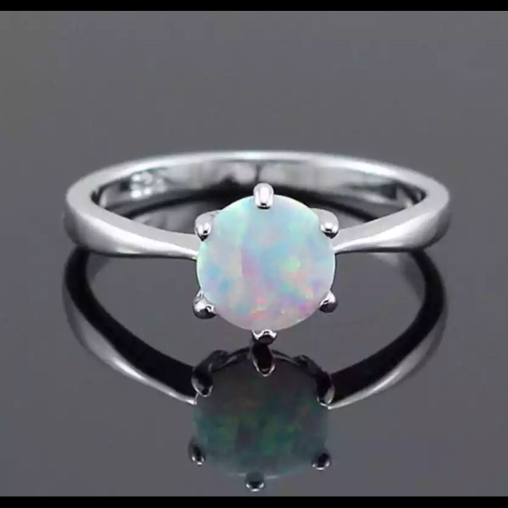Beautiful opal silver ring !